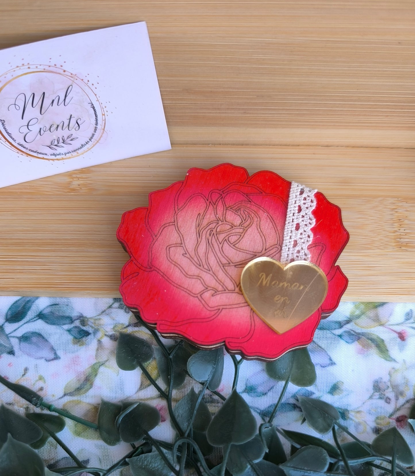 Miroir de poche en forme de rose