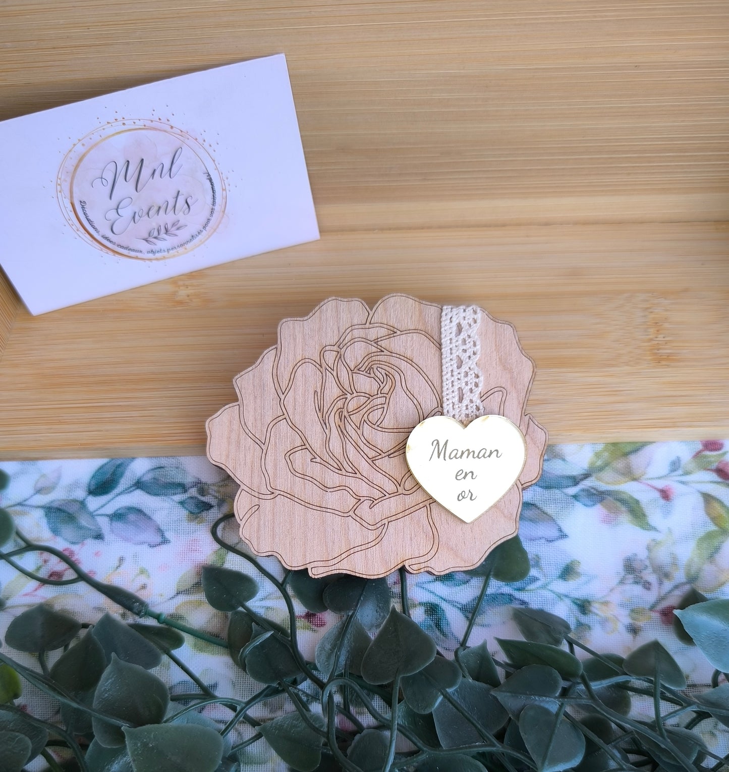 Miroir de poche en forme de rose