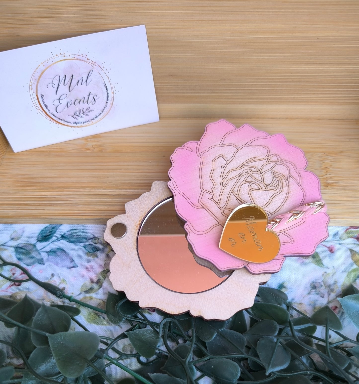 Miroir de poche en forme de rose