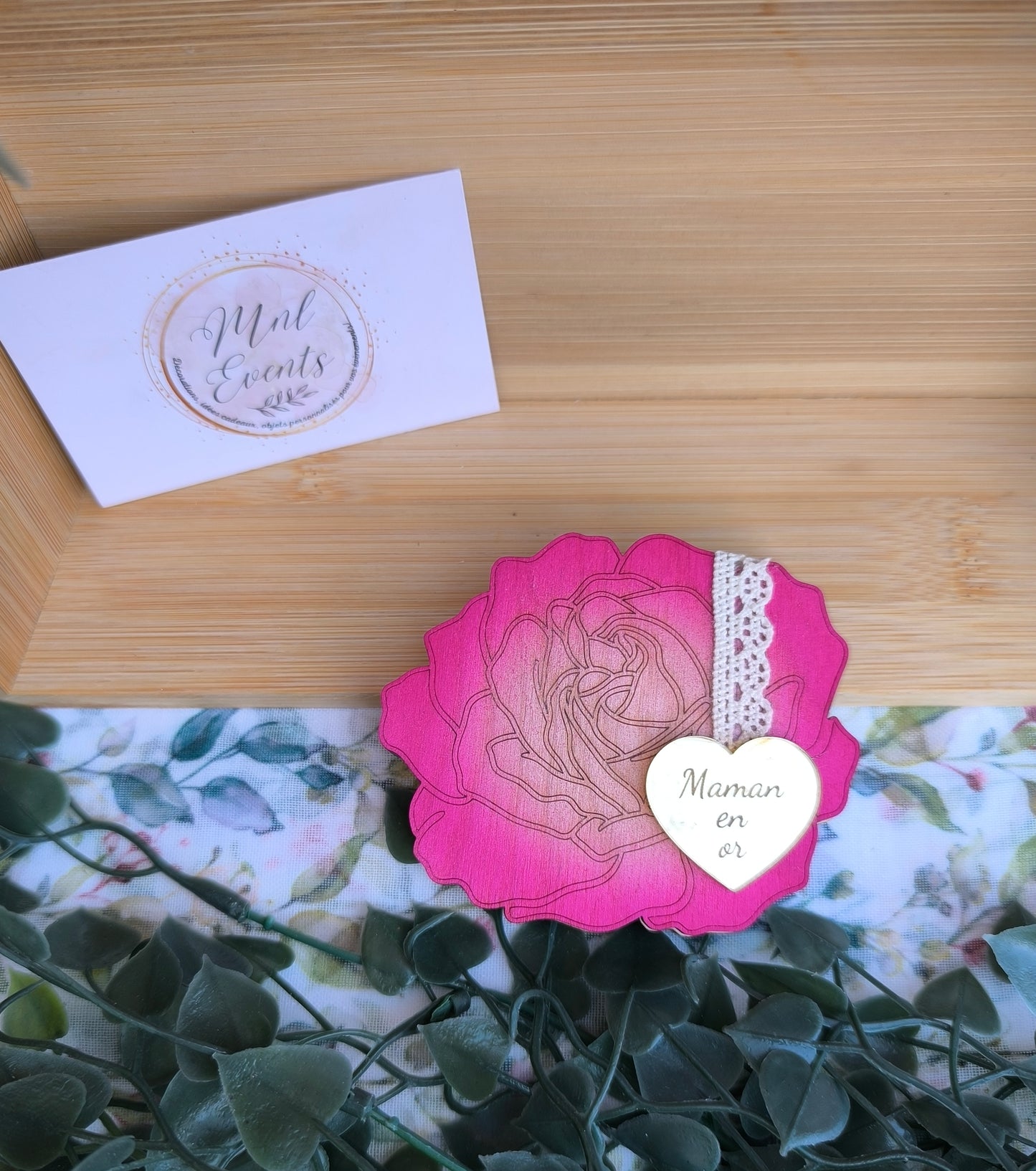 Miroir de poche en forme de rose