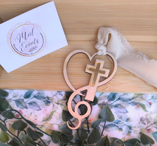 Croix entrelacée dans le coeur